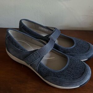Dansko Hennie Suede Mary Jane’s